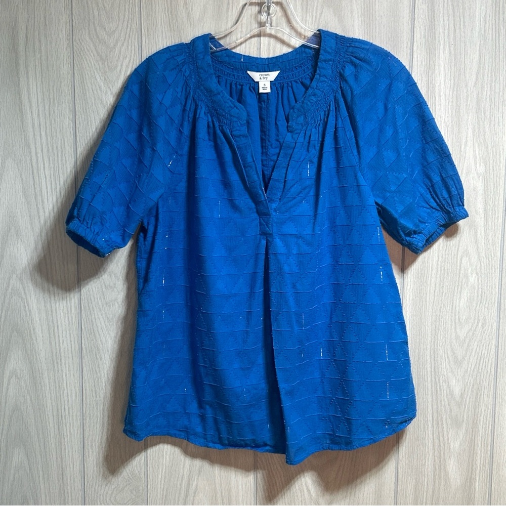 Crown & Ivy Blue Short Sleeve V-Neck Blouse Size Small